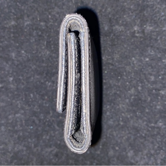 Authentic BVLGARI Ribbed 4 Prong Leather Key holder In Excellent Condition - Picture 5 of 10